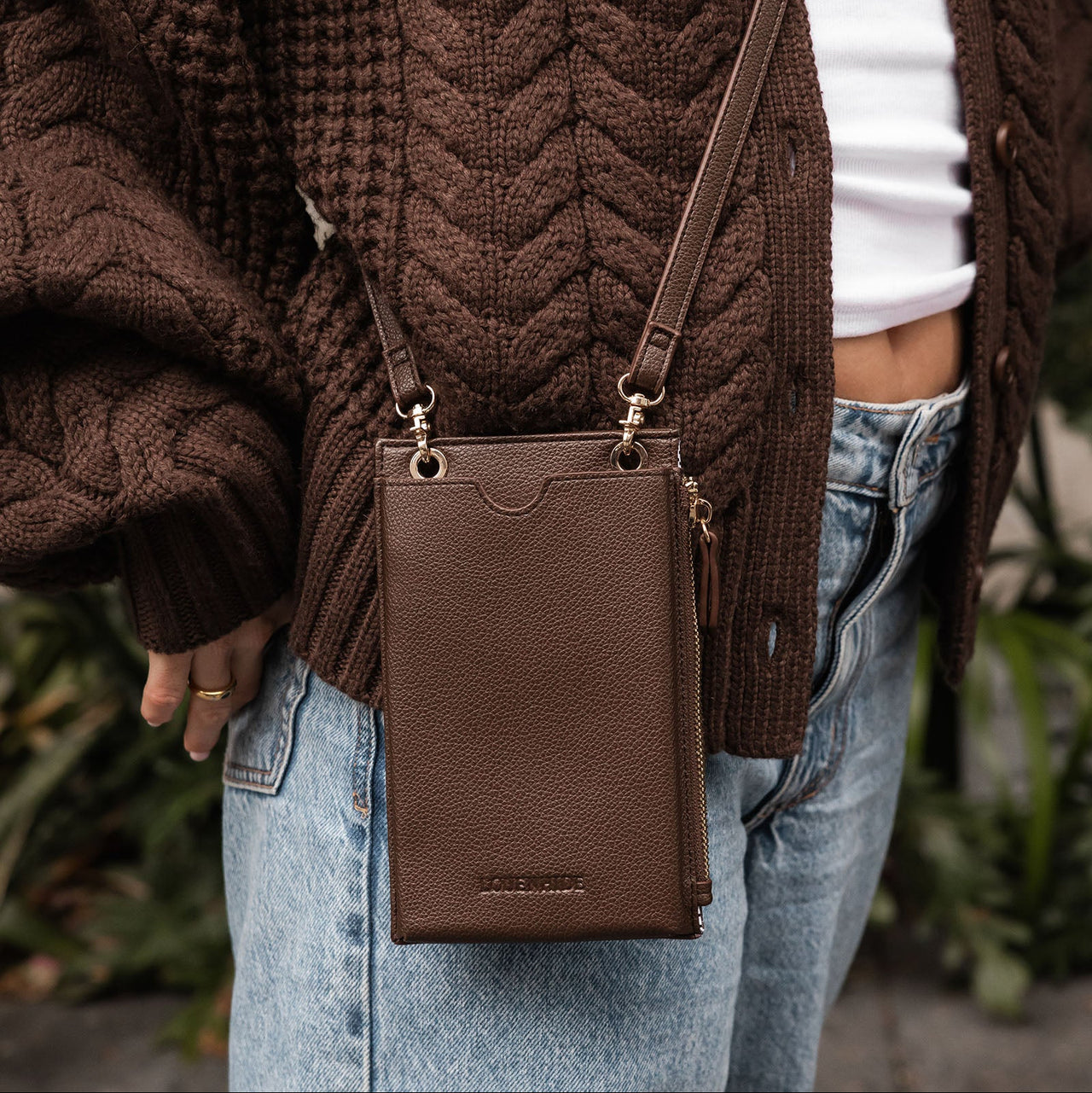 Suki Phone Bag - Chocolate