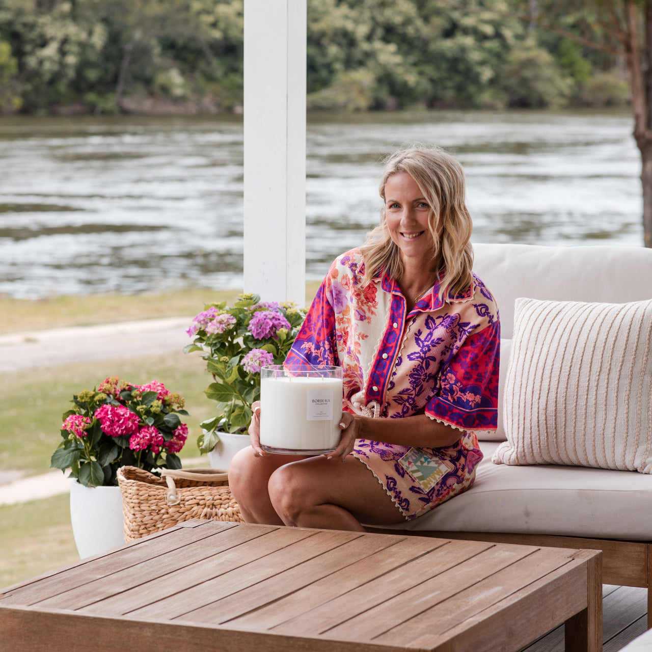 HARVEST - Vintage Leather & Sandalwood Medium Deluxe Candle